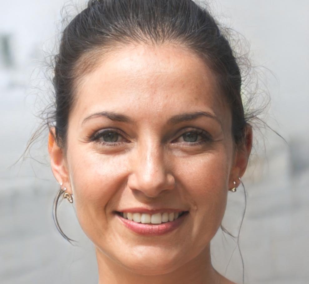 Linh Khánh Trần, Financial Education Director at lumixradiix